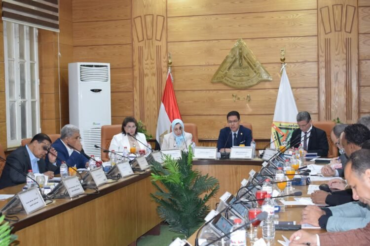 رئيس جامعة بنها: اعتماد استراتيجية الجامعة للذكاء الاصطناعي وتقرير البصمة الكربونية والقواعد المنظمة لمنح الدكتوراه الفخرية