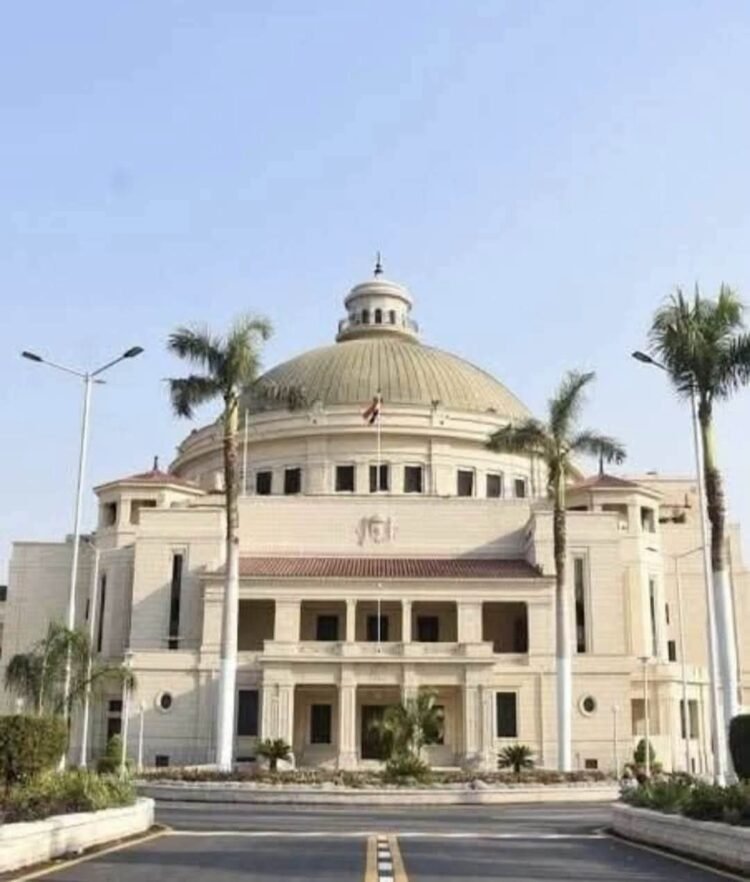 جامعة القاهرة تخصص منحًا دراسية لأوائل الثانوية العامة دعمًا للتميز الأكاديمي واستقطاب المتميزين