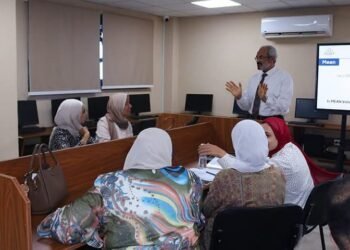 جامعة العبور للعلوم والتكنولوجيا تنظم فعالية لتطوير جودة الامتحانات وتعزيز منظومة القياس والتقويم بكلية الصيدلة