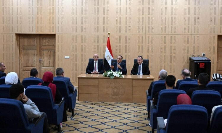 رئيس الوزراء يلتقي أوائل الثانوية العامة.. توجيهات برعاية المتفوقين وتأهيلهم لمهارات المستقبل