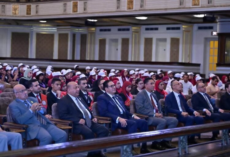 جامعة القاهرة تختتم معسكر «قادة المستقبل» بمشاركة 800 طالب وطالبة وتواصل برامج بناء المهارات والوعي