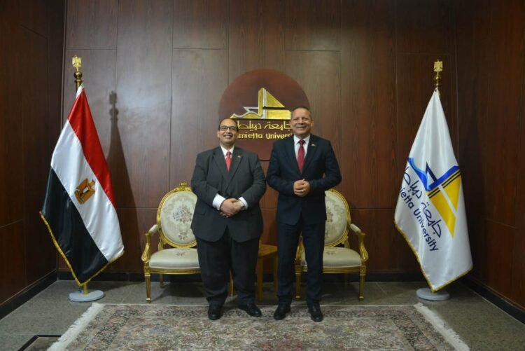 رئيسا جامعتي دمياط وكفر الشيخ يبحثان تعزيز التعاون وتبادل الخبرات في التعليم والبحث العلمي