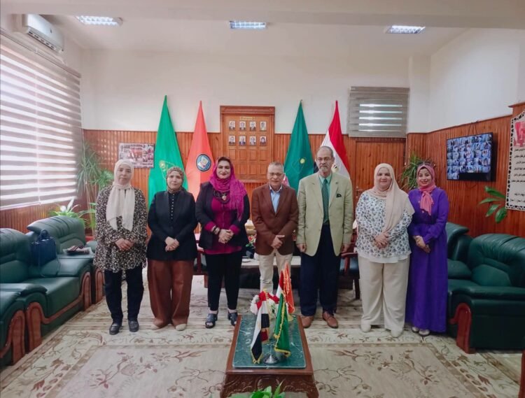 فريق مركز ضمان الجودة بجامعة المنوفية يراجع معايير الاعتماد المؤسسي بكلية الاقتصاد المنزلي