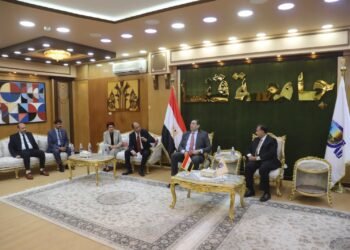 جامعة قنا والجامعة المصرية للتعلم الإلكتروني تحتفيان بتخريج دفعة جديدة من برنامج أكاديمي مشترك