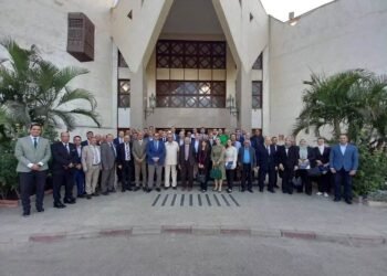 حقوق عين شمس تبحث تدشين فرع كلية القانون الأهلية وتكرّم أعضاء هيئة التدريس المتميزين