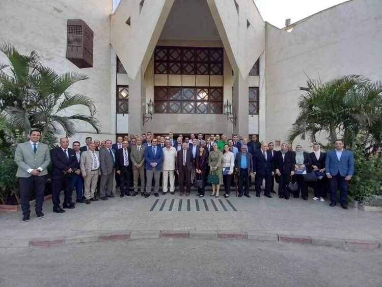 حقوق عين شمس تبحث تدشين فرع كلية القانون الأهلية وتكرّم أعضاء هيئة التدريس المتميزين