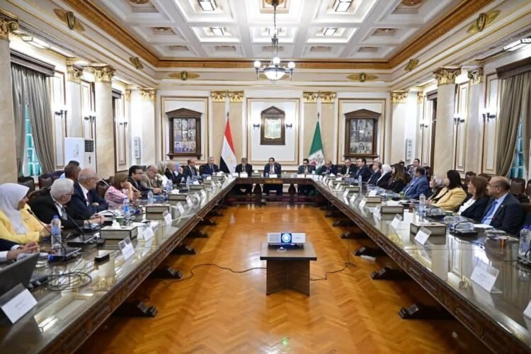 رئيس جامعة القاهرة يترأس اجتماع اللجنة العليا لمئوية قصر العيني ويُوجه بإعداد أجندة ممتدة على مدار 2027