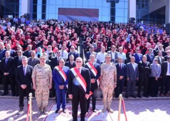 مراسم تحية العلم تتصدر احتفالات العام الدراسي الجديد بجامعة سوهاج بمشاركة حاشدة من الطلاب