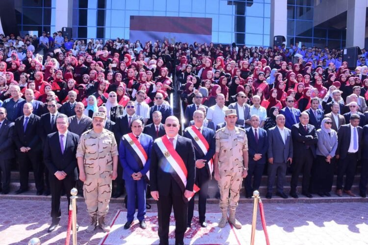 مراسم تحية العلم تتصدر احتفالات العام الدراسي الجديد بجامعة سوهاج بمشاركة حاشدة من الطلاب