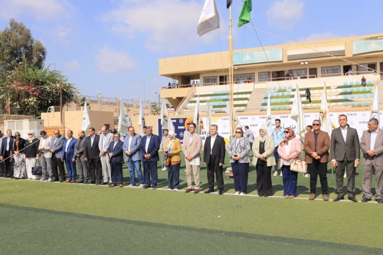 رئيس جامعة بنها يشهد احتفالية بدء العام الدراسي الجديد وتحـية العلم والسلام الوطني بملاعب الجامعة