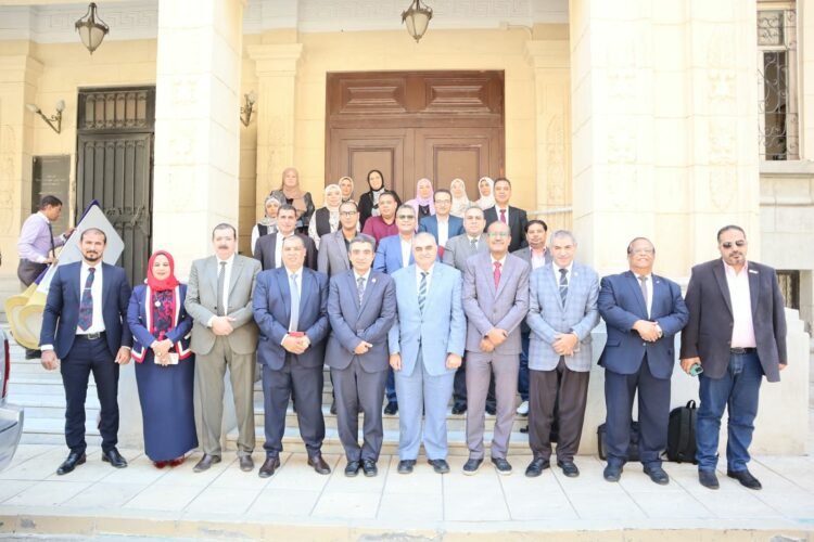 جامعة قنا تعزز جاهزية منظومة الاختبارات الإلكترونية وتبحث تطوير بنيتها التقنية