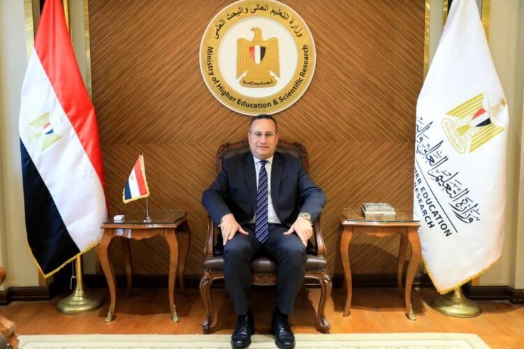 وزير التعليم العالي يعلن تعيين قيادات بحثية جديدة بمعهد بحوث أمراض العيون والمركز القومي للبحوث