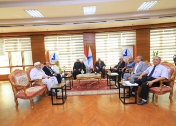 رئيس جامعة كفر الشيخ يستقبل مفتي الجمهورية لمناقشة رسالة ماجستير بكلية التربية
