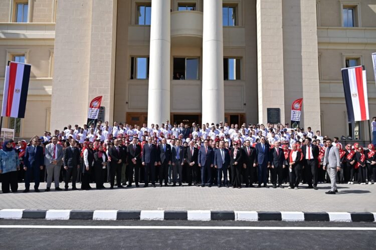 رئيس جامعة القاهرة يفتتح العام الجامعي بجامعة القاهرة الأهلية ويؤكد الحفاظ على جودة التعليم والخدمات