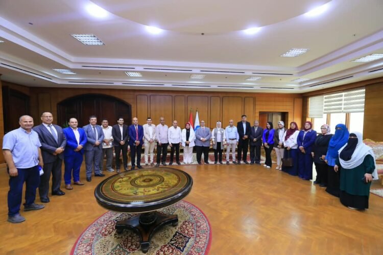 رئيس جامعة كفر الشيخ يبحث تطوير المراكز والوحدات ذات الطابع الخاص وتعظيم موارد الجامعة