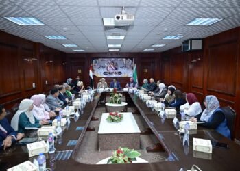 رئيس جامعة القاهرة يتابع انطلاق العام الجامعي ويعلن مبادرات لحماية الأطفال ودعم الفنون والاستثمار في المنتجات التعليمية