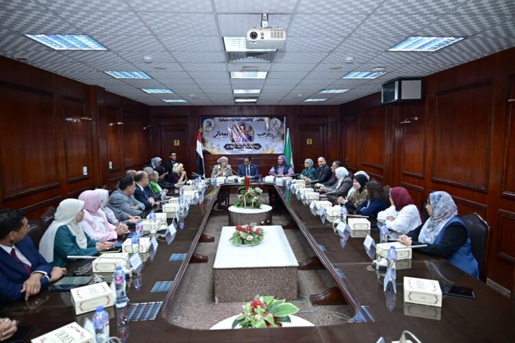 رئيس جامعة القاهرة يتابع انطلاق العام الجامعي ويعلن مبادرات لحماية الأطفال ودعم الفنون والاستثمار في المنتجات التعليمية