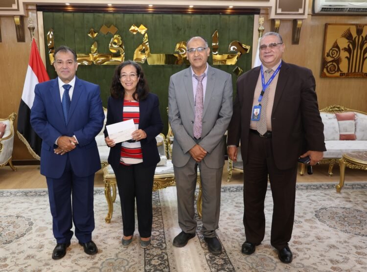 جامعة قنا تتلقى دعمًا بقيمة 750 ألف جنيه من البنك المصري لتنمية الصادرات لدعم مستشفياتها الجامعية