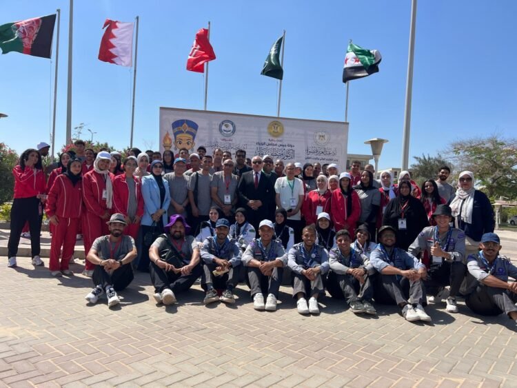 رئيس جامعة قناة السويس يهنئ جامعة المنيا بيوبيلها الذهبي خلال مشاركته بأسبوع شباب الجامعات المصرية الرابع عشر