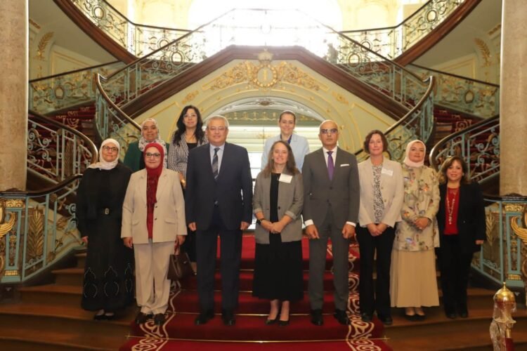 كلية الصيدلة بجامعة عين شمس تستقبل فريق المراجعين والخبراء من مجلس اعتماد التعليم الصيدلي ACPE