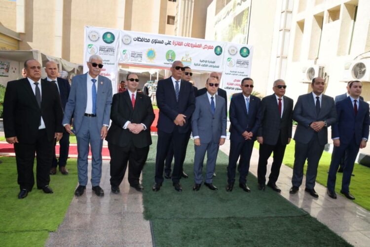 جامعة المنوفية تستعرض مشروعات خضراء ذكية توظف الذكاء الاصطناعي والطاقة الشمسية وإعادة تدوير البلاستيك