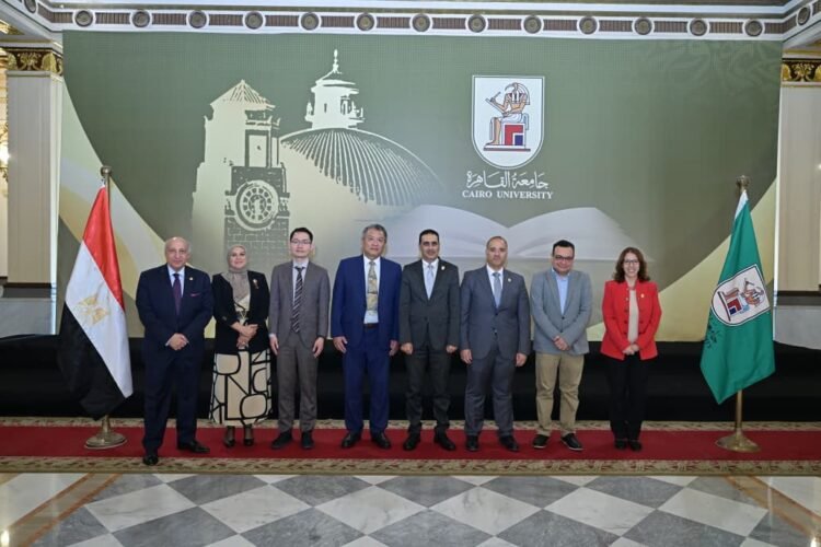 جامعة القاهرة تبحث مع جامعة هونج كونج للعلوم والتكنولوجيا توسيع التعاون الأكاديمي والبحثي