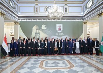 جامعة القاهرة تناقش مستقبل الاقتصاد المصري في جلسة استماع بمشاركة أكاديميين وخبراء ومسؤولين حكوميين
