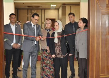 جامعة القاهرة تفتتح ركنًا لمركز المعلومات ودعم اتخاذ القرار بالمكتبة المركزية لإتاحة الإصدارات الرقمية مجانًا
