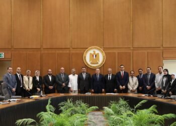 وزير التعليم العالي يبحث توظيف خبرات الباحثين المصريين العائدين من التدريب باليابان لدعم البحث العلمي والابتكار