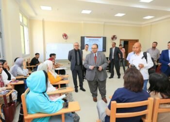 رئيس جامعة كفر الشيخ يتفقد انتظام الدراسة بالجامعة الأهلية ويستمع إلى الطلاب لتعزيز جودة الحياة الجامعية