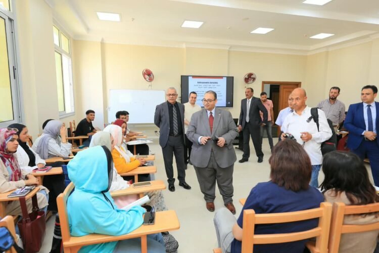 رئيس جامعة كفر الشيخ يتفقد انتظام الدراسة بالجامعة الأهلية ويستمع إلى الطلاب لتعزيز جودة الحياة الجامعية